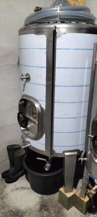 Tenho para desocupar garrafões de 5 litros caseiro tinto
