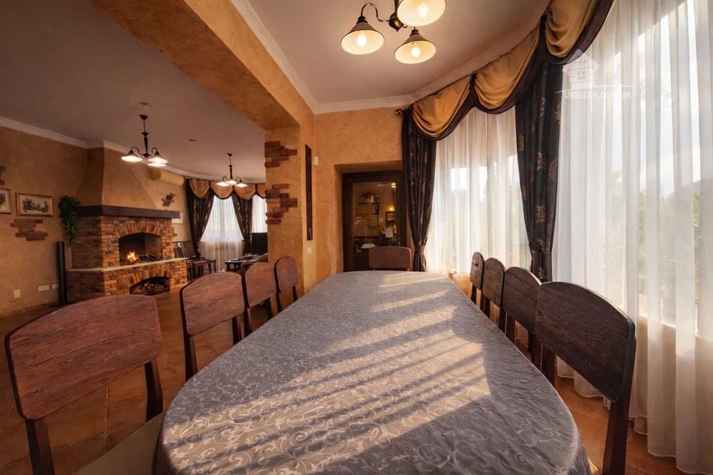 Посуточно.10км от Киева,5 спален,баня,теплый бассейн,бильярд,генератор