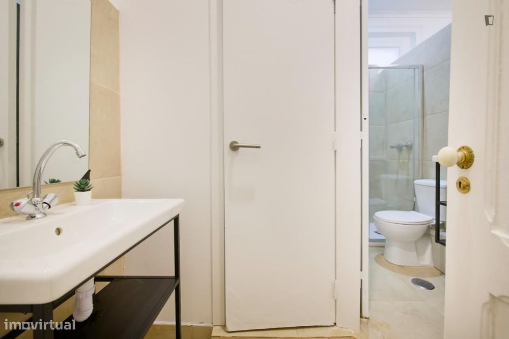 Quarto - localizado em Entrecampos Lisbon