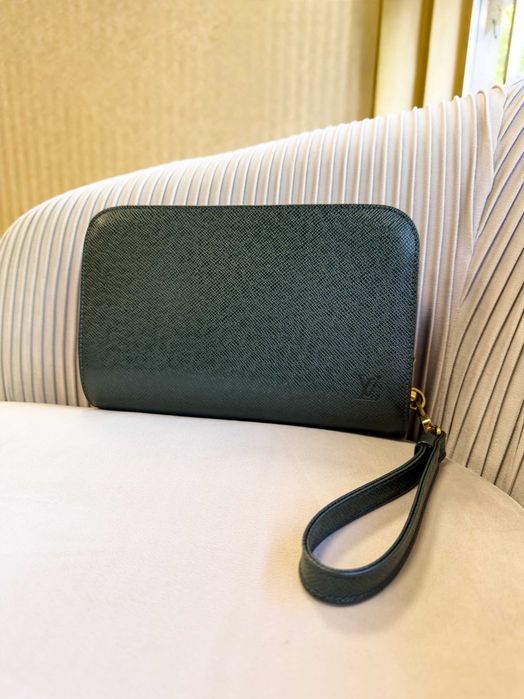 Louis Vuitton Pochette Baikal Taiga Épicea Verde – Detalhes Dourados