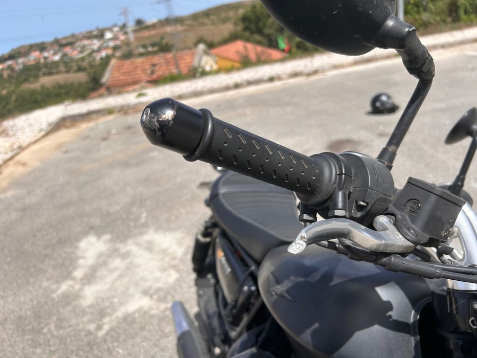 Moto guzzi v9 bobber