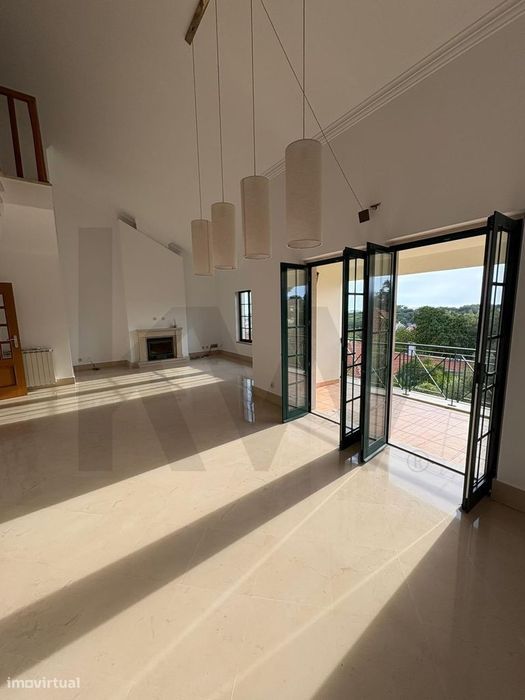 ARRENDA T3+1 Condomínio Privado | piscina, garagem e jardim centro Alc