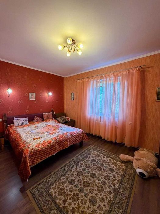 Продається 2-поверховий будинок, 200 м2, 47 соток, с. Гостролуччя