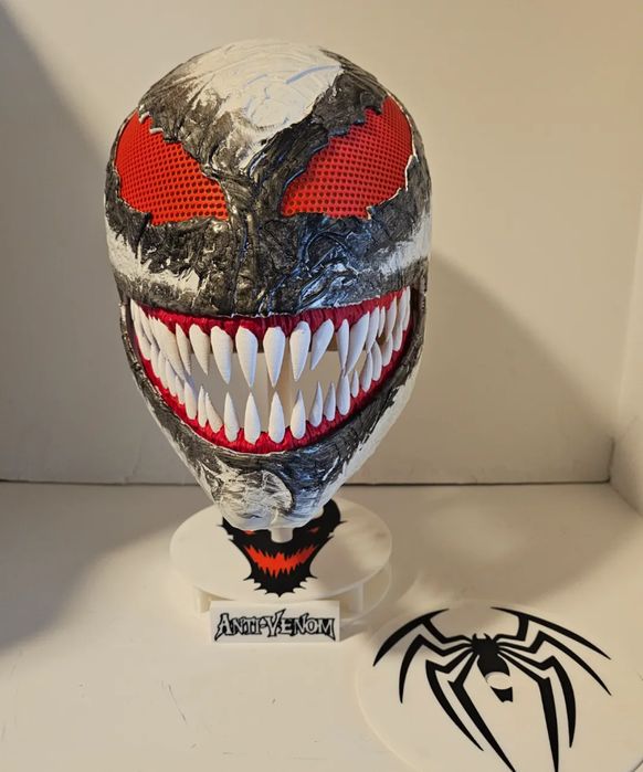 Suporte Capacete Anti-Venom com Faces Intermutáveis