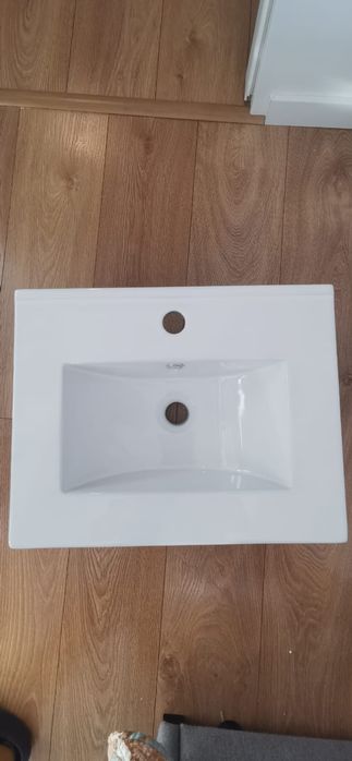 Nowa umywalka, głębokość 50 cm