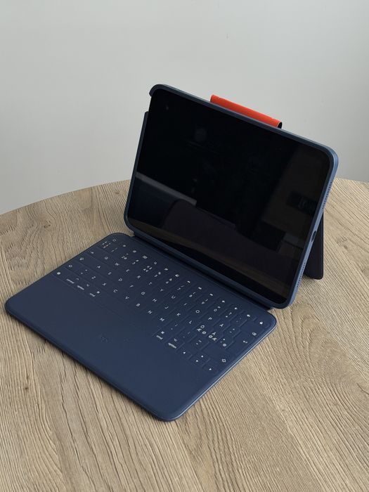 Чехол клавиатура Logitech на 10.8 iPad
