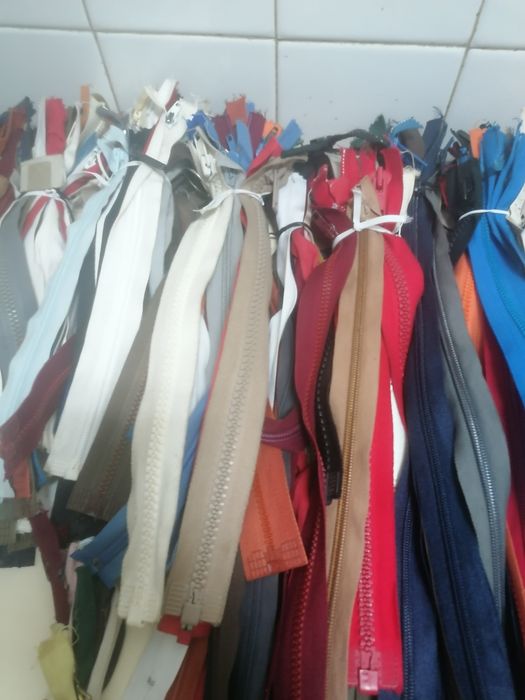 Fechos, Fitas, Agulhas