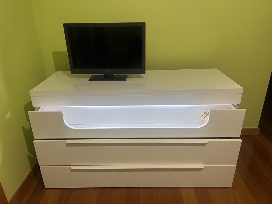 Mobilia de cama + comoda