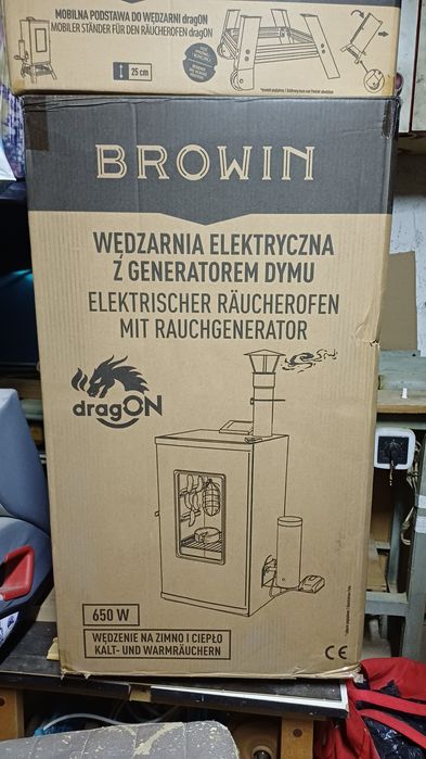 Wędzarnia elektryczna Browin Dragon 650W z generatorem dymu + podstawa