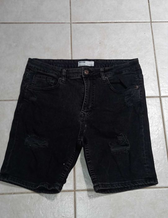 Calções Bershka tam. 44 (Pretos)