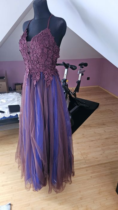 Dluga tiulowa balowa sukienka Bonprix