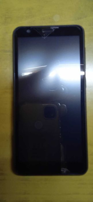 Смартфон ZTE L9 із захисною плівкою