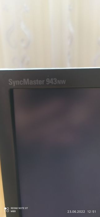 Комп'ютерний монітор б/у. Діагональ 19 дюймів.
