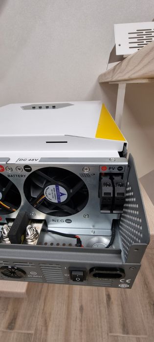 iнвертор гiбридный ESGSOLAX  6.2 кВт 48в 1фаза