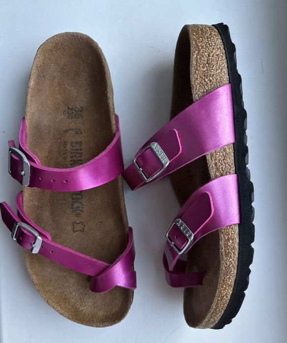 Трендові сандалі Birkenstock Mayari у яскравому рожевому кольорі