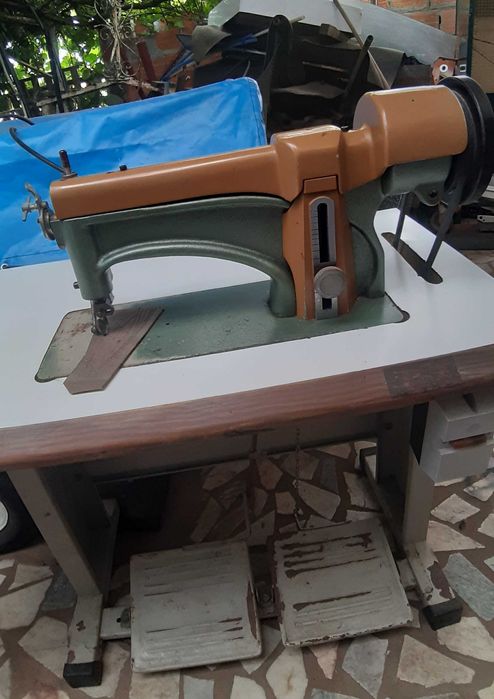 Máquina de fazer vazados ou perfurados em peles