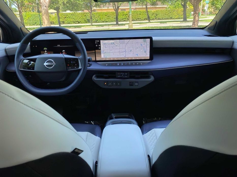 Nissan LEAF SL      2025