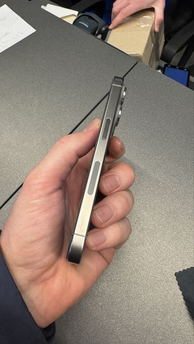 Iphone 15 pro e sim 256