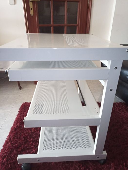 Secretaria computador e impressora em metal