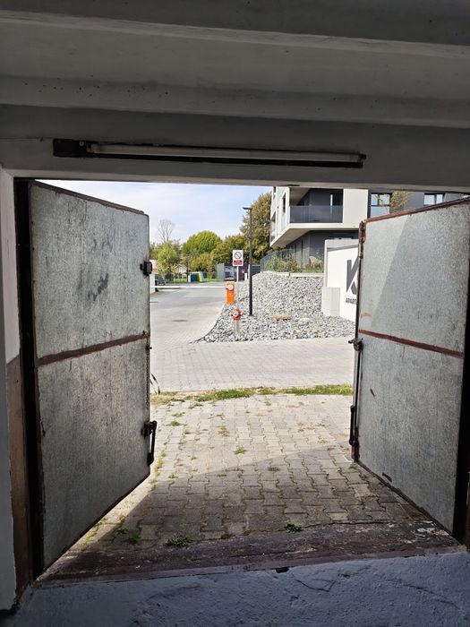 Garaż do wynajęcia Korfantego z kanałem - Widok 5