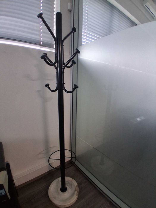 ID 120 - Vendo bengaleiro preto com base em mármore