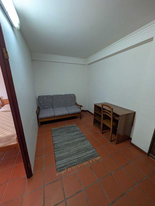 Quarto espaçoso para alugar a rapariga estudante da Universidade de Aveiro.