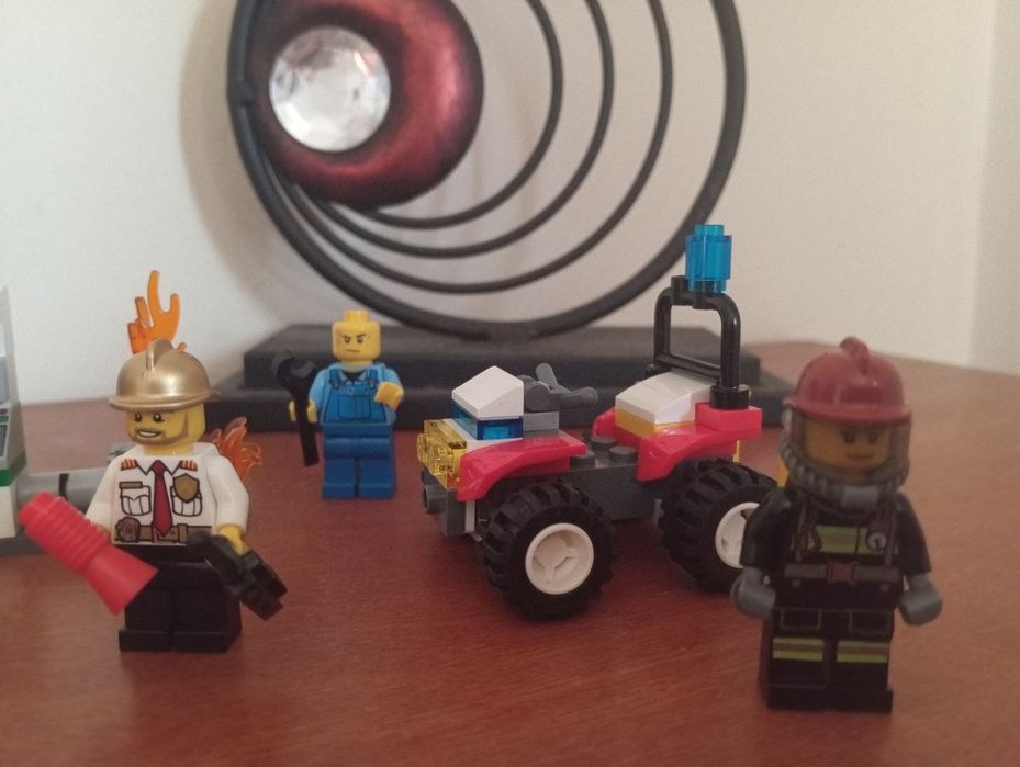 LEGO® City -  ( 60088 ) Conjunto iniciante combate a fogos e incêndios
