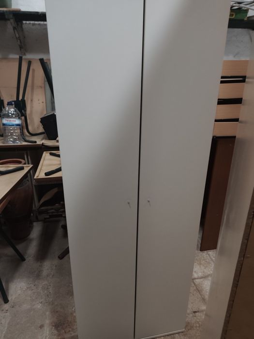 Roupeiro branco em bom estado