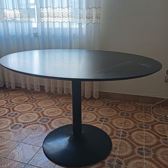 Mesa redonda preta