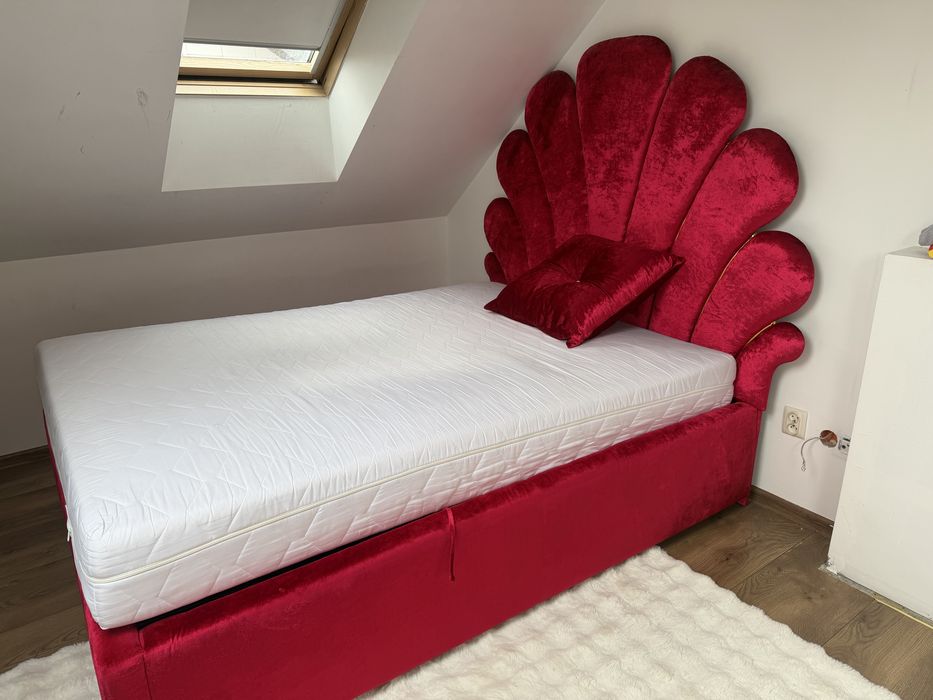 Piękne Łóżko z materacem 140 x 200