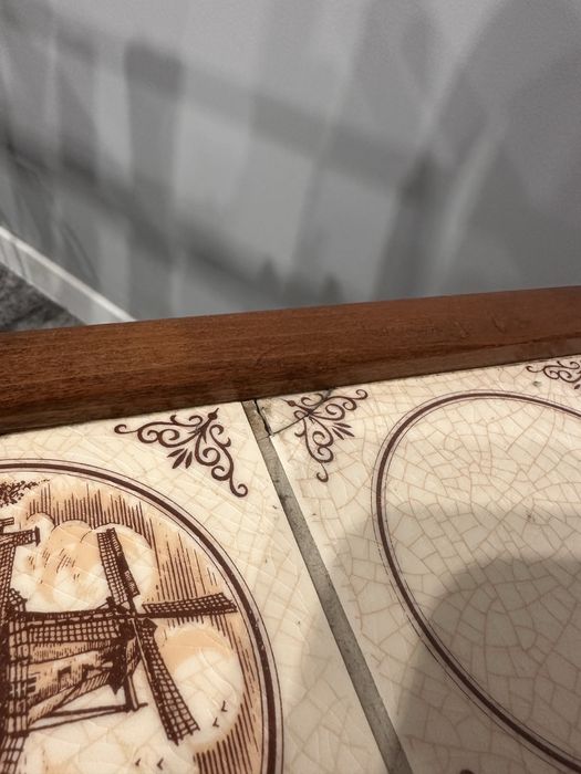 Stolik na kółkach ozdobny