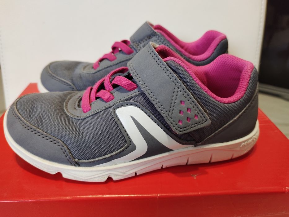 Продам кроссовки для девочки фирмы Decathlon Newfeel Skechers вПОДАРОК