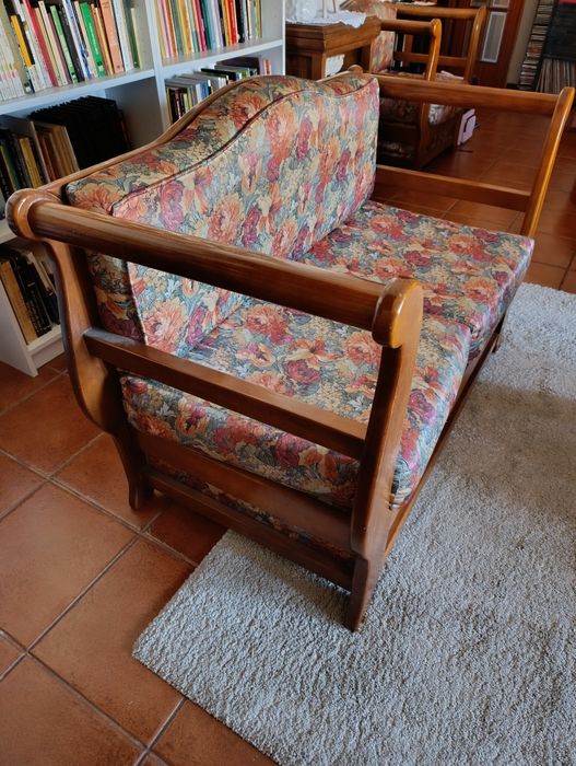 Conjunto sofá mais poltrona vintage