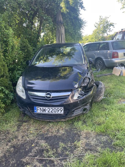Opel corsa D powypadkowy