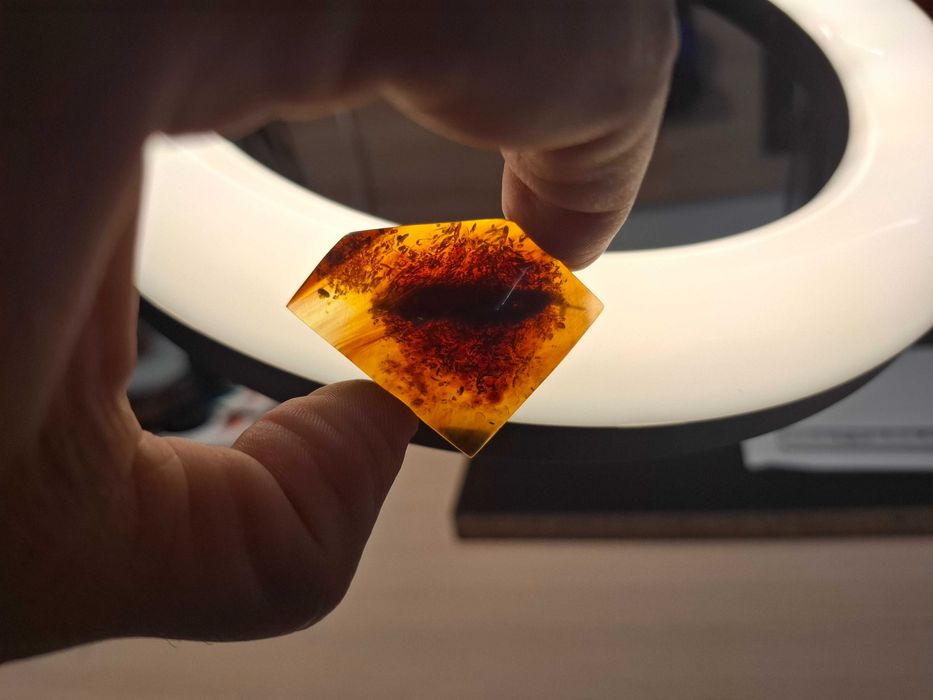 Trzy broszki bakelitowe - lata 60 XX wieku