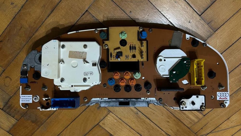 Щиток-приборная панель Audi 80 b3 b4