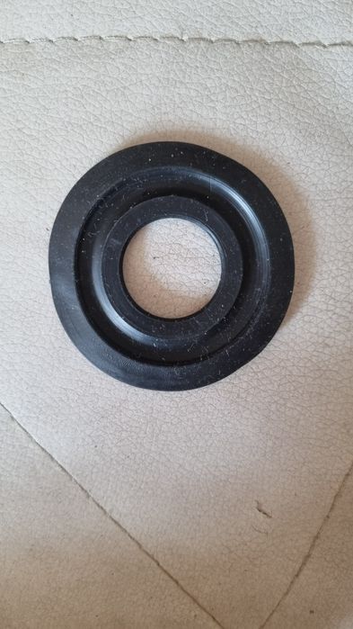 Прокладка в сливную систему унитаза