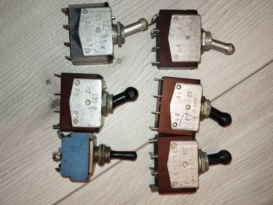 Тумблер тв 1-2. Переключатель.