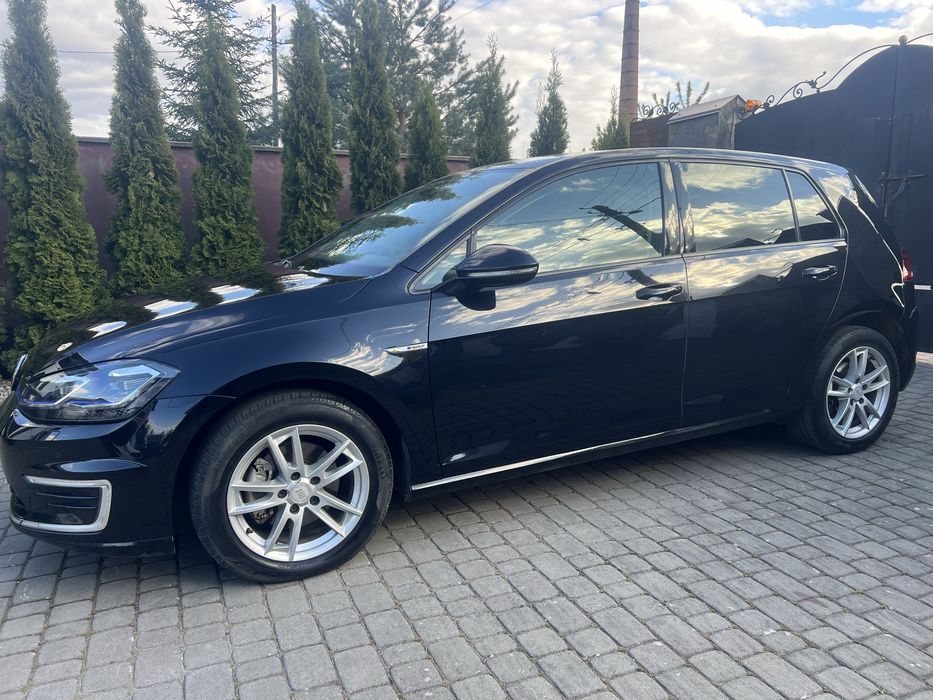 Volkswagen e-Golf електро 2018 36 квт