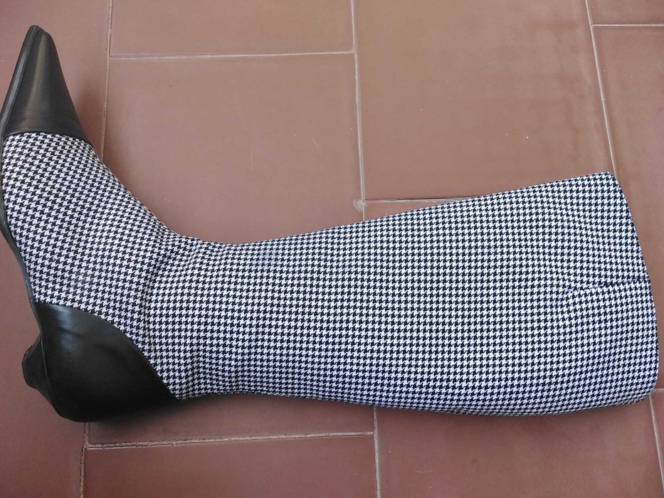 Botas pretas nr 36 / 37 com cunha e botas pied de poule