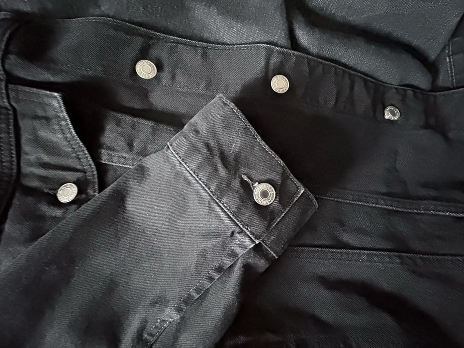 Czarna kurtka jeansowa oversize