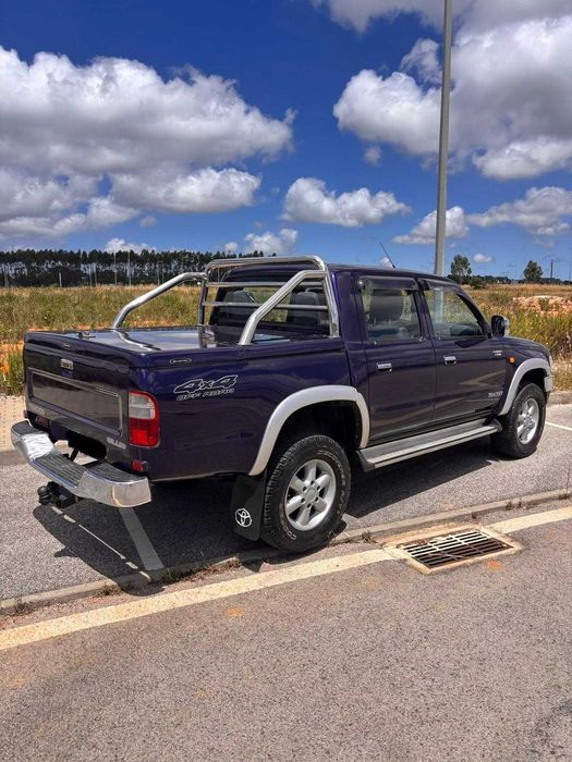Toyota Hillux 2.4TD TRACKER 4x4 5 lugares