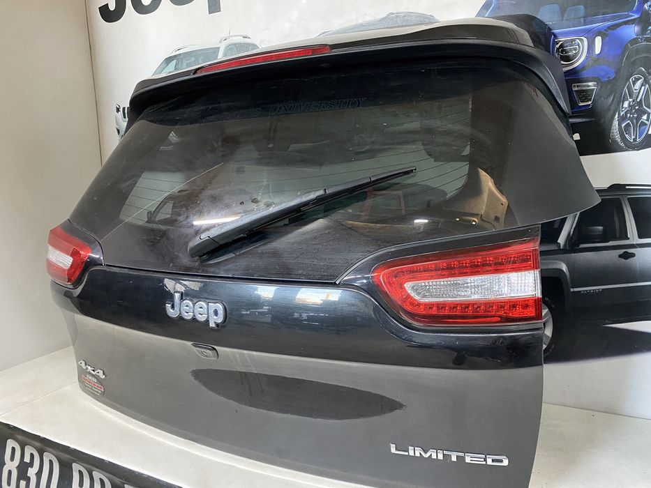 Кришка багажника Jeep Cherokee KL 2016р кузовні деталі