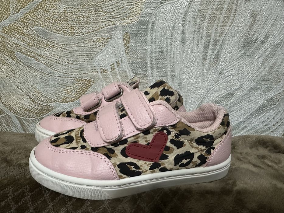 Продам кеди ,кросівки 28