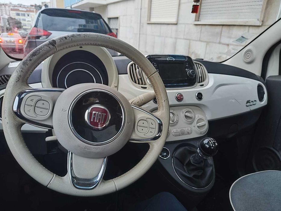 Fiat 500 1.2 com tecto panorâmico