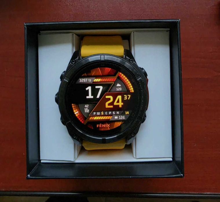 Garmin Fēnix 8 AMOLED 51 mm – PL Topo Polska, 4 paski, pudełko
