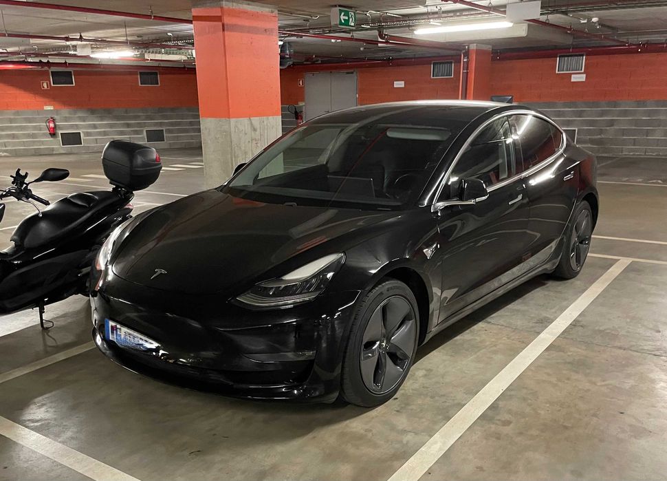 Tesla Model 3 LR com suspensão Highland