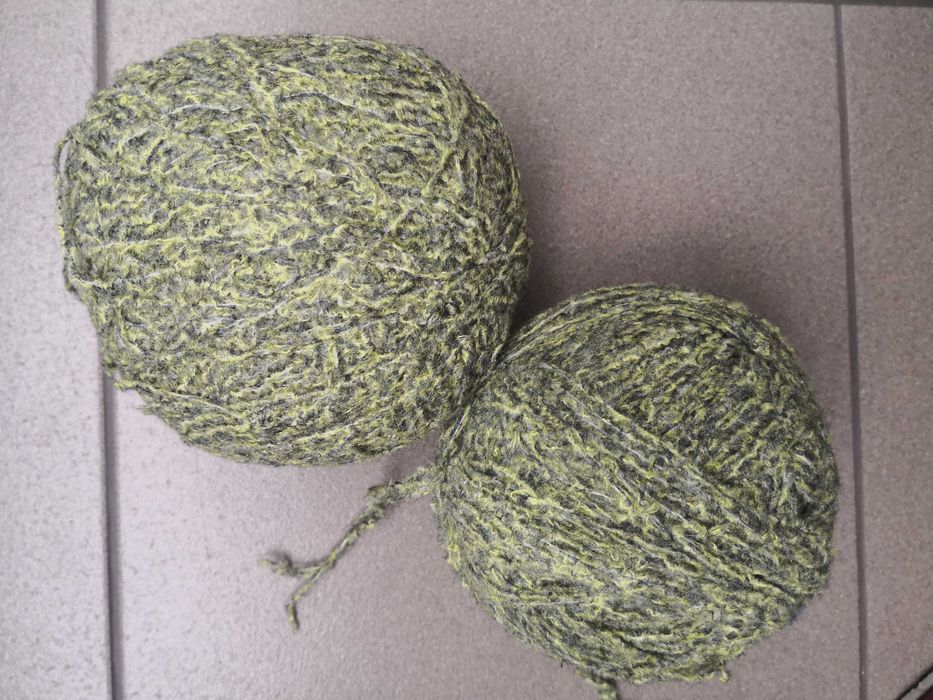 Włóczka-2 kłębki,śr.12cm