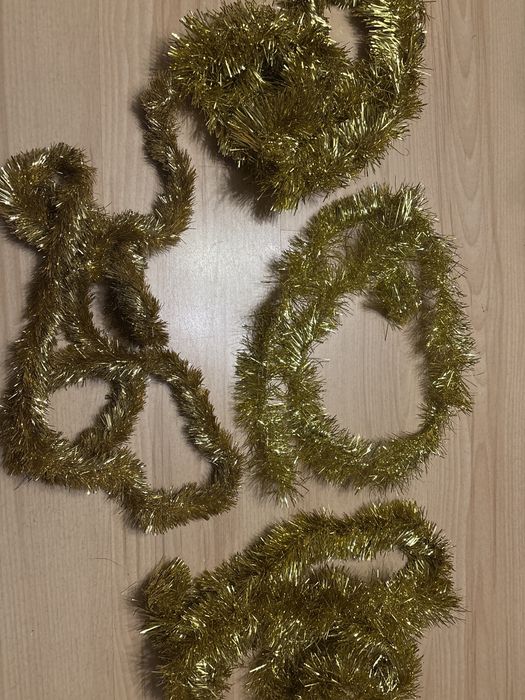 Złote łańcuchy na choinkę