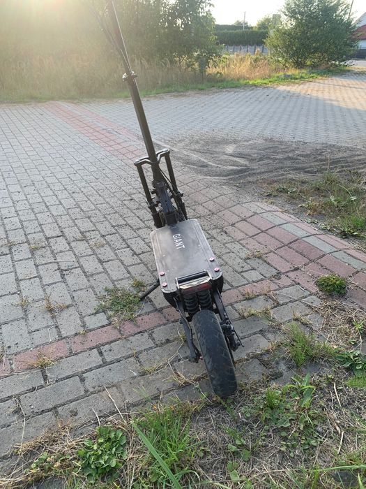 Електросамокат GIANT M11